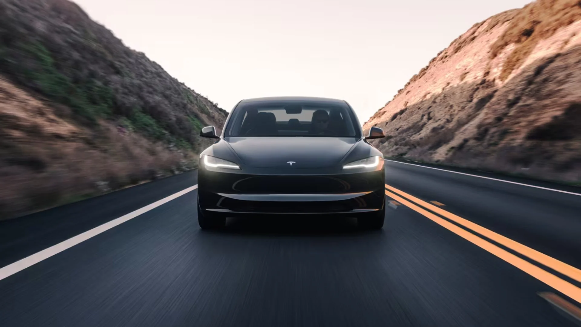 Tesla Almanya’da Hızlandı: Mart Verileri Elektrikli Araç Talebindeki Artışı Gösteriyor