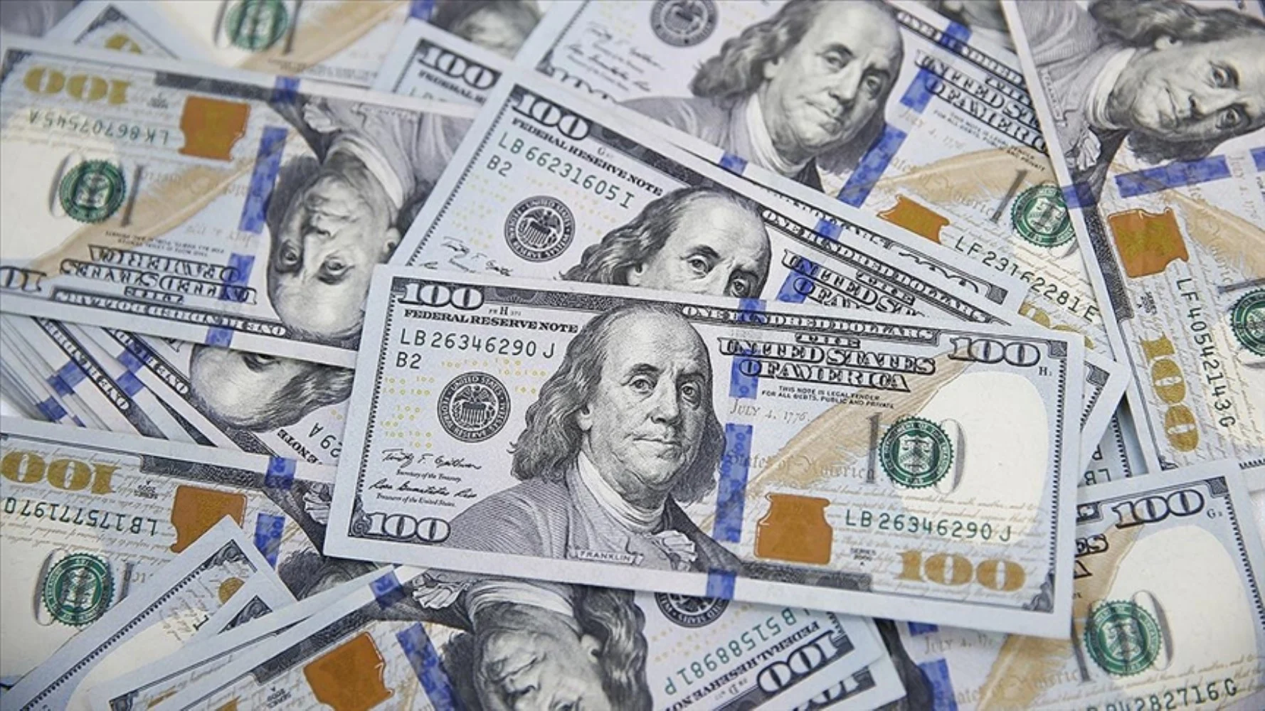 Dolar yükselişini sürdürürken yen baskı altında kaldı